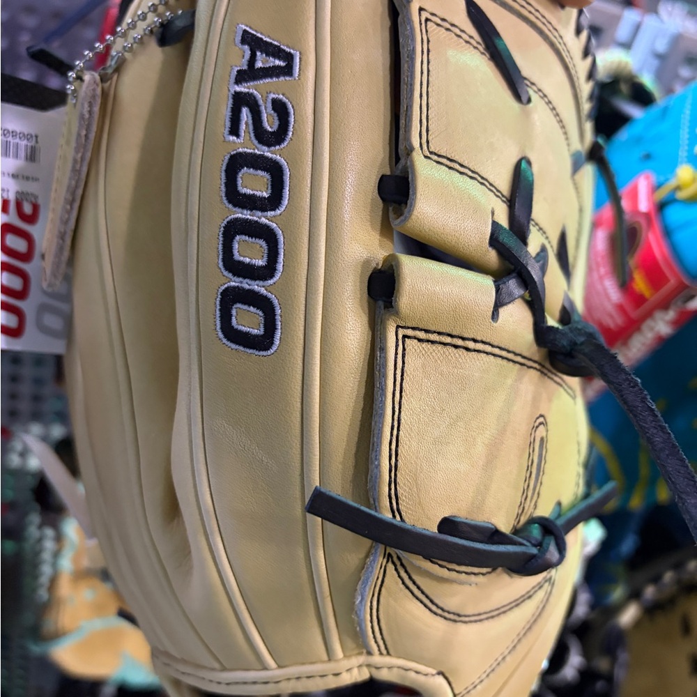 Wilson A2000 Beige Leather Baseball Glove
